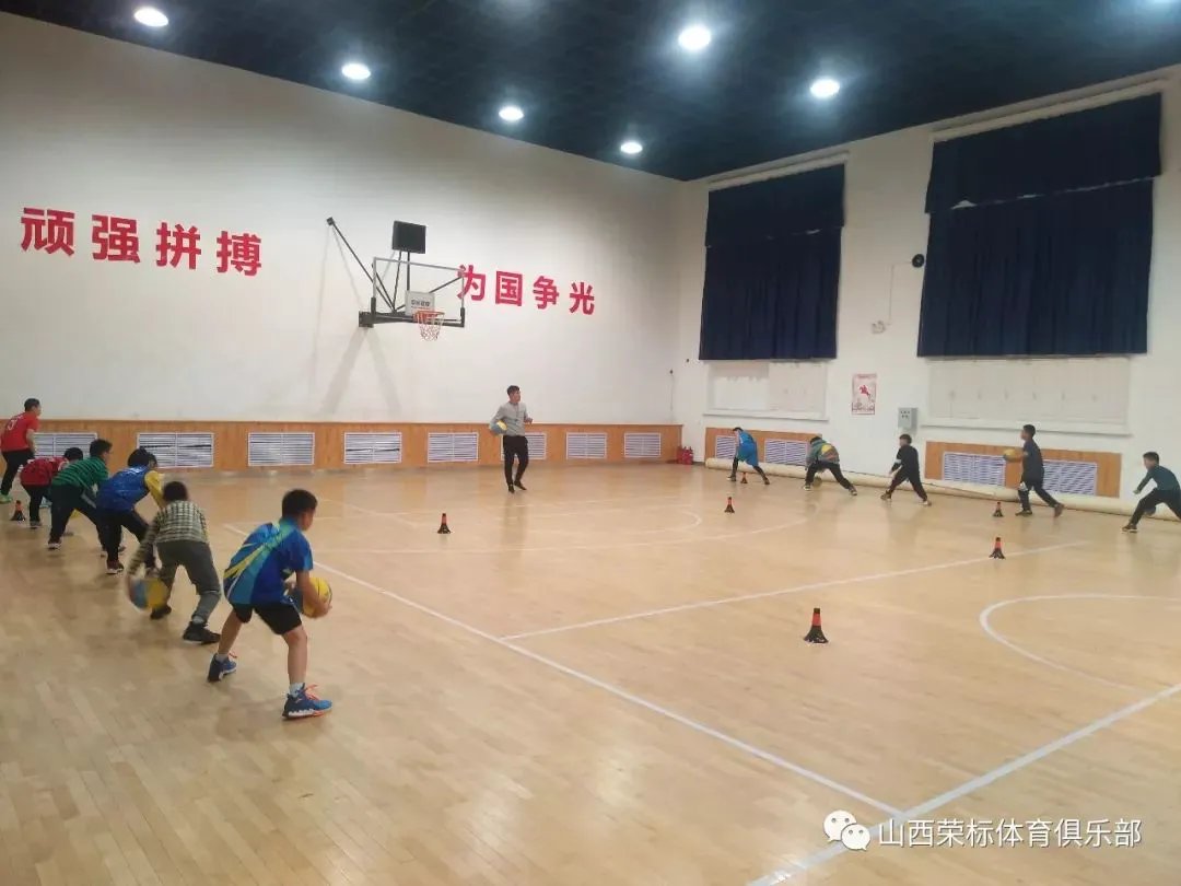 刻苦训练篮球时如何避免受伤的建议_1